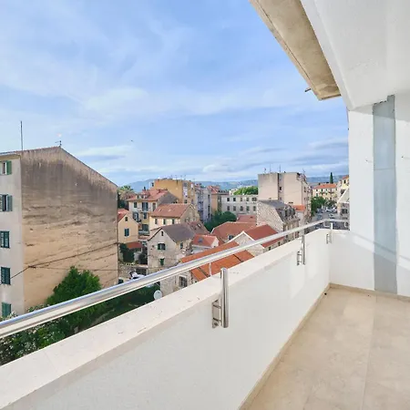 Lav By Litto * スプリト