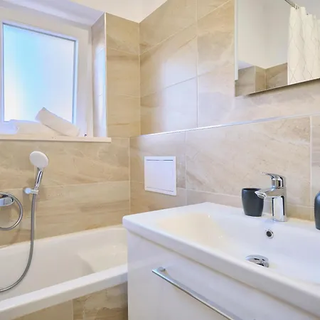 Lav By Litto Apartman *